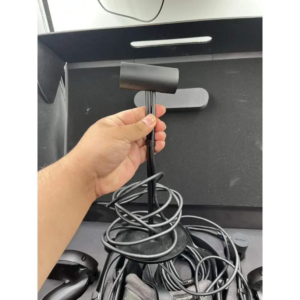 Oculus Rift CV1 Headset With 2 Base Stations And Controllers + Cable (Full Set)